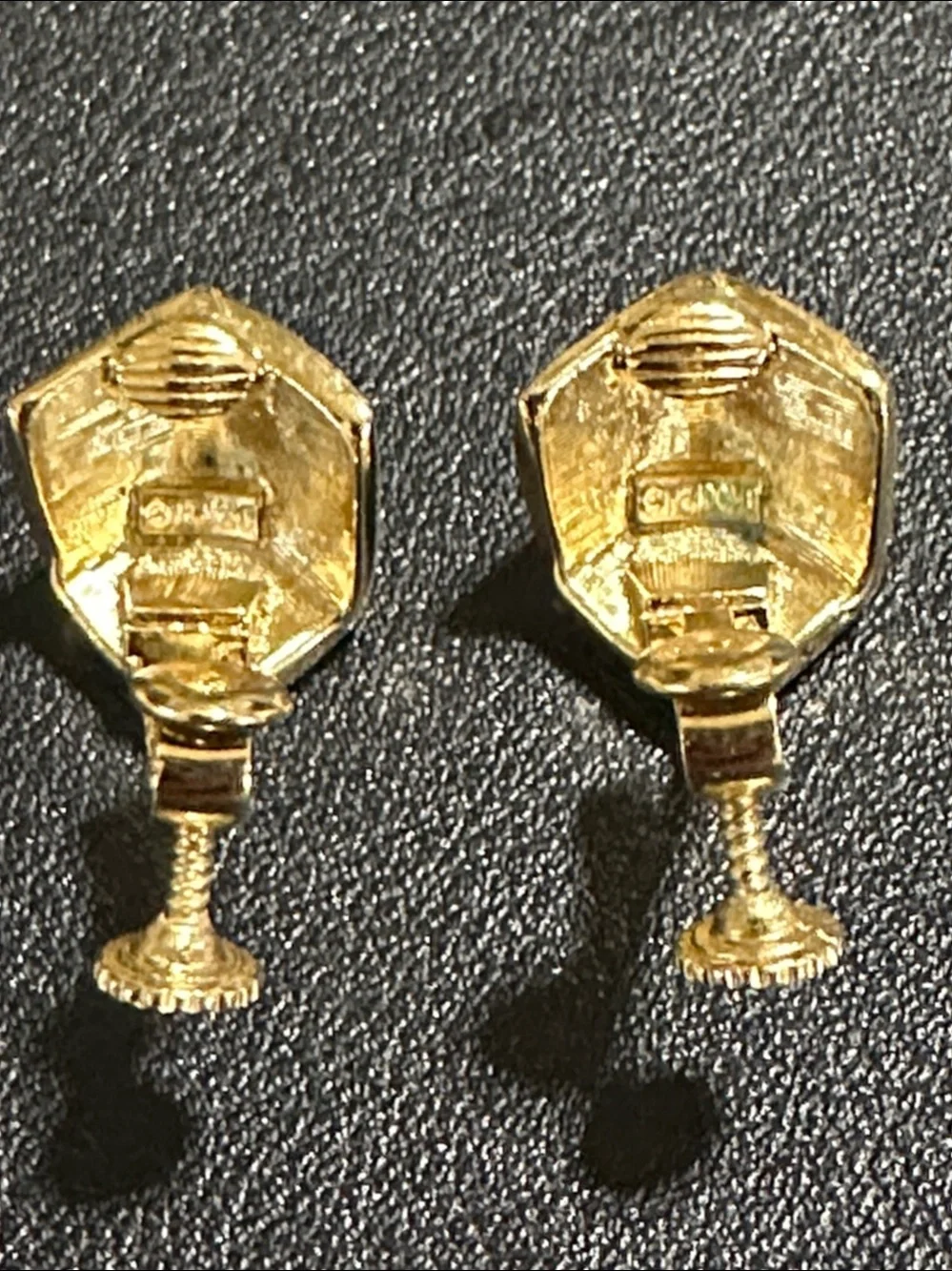 Vendome Pat.No. 3.176.465 VTG Gold Tone Adjustable Screw Back Clip On Earrings